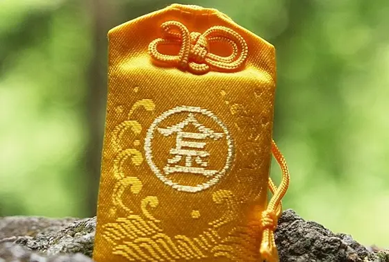 奥社限定色!!金のお守り！