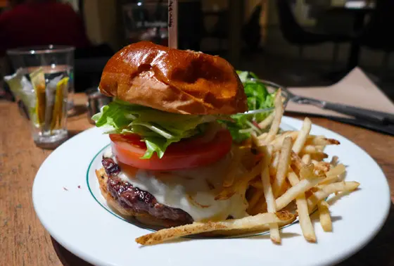ボリューミーな本格的ハンバーガー!