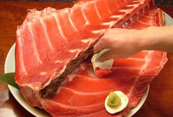 要予約骨つき中落ち