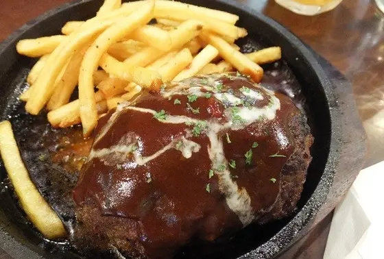 ハンバーグやらパスタやらステーキ定食やら色々あります。