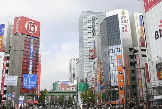 朝の秋葉原は落ち着いてる