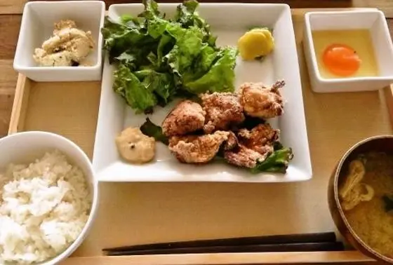 シンプルながら充実のランチ