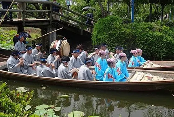 佐原囃子の演奏と手踊り