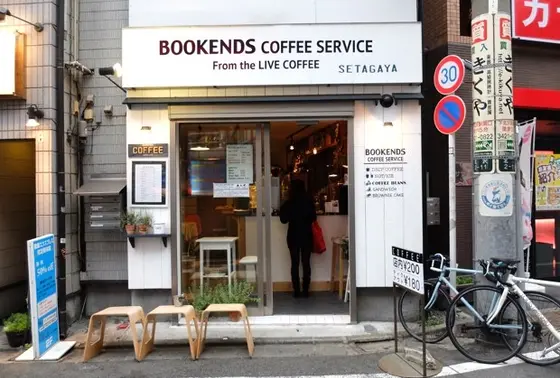 店内はチョー狭い