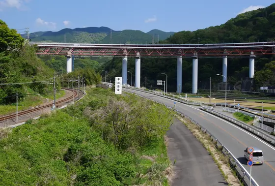 谷峨から大野山への景色