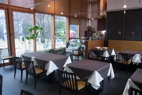 綺麗で落ち着いた店内