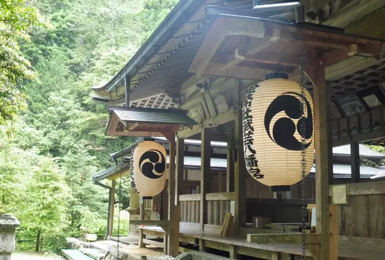 八幡宮の拝殿・本殿