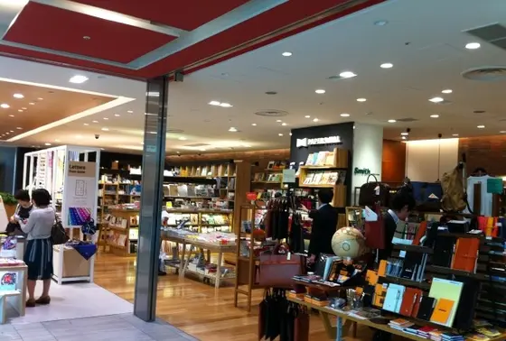 本屋さんがすぐそばに