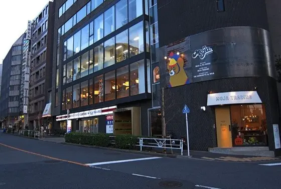 お店は２階です