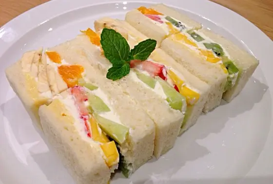 フルーツサンド。
