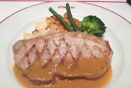ランチは本格的。
