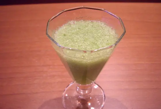 まずは野菜ジュースを