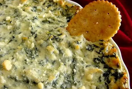 ほうれん草とチーズのディップもおすすめ