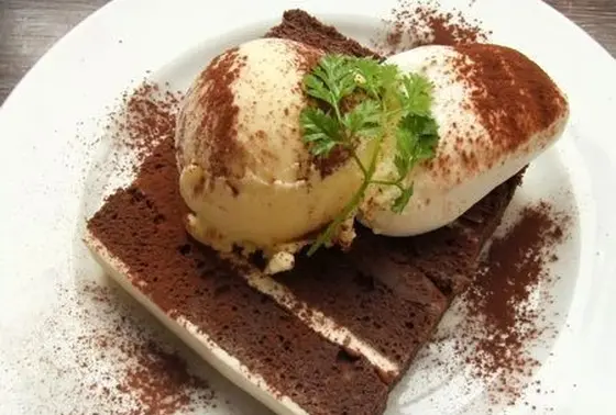 チェリーチョコケーキ。