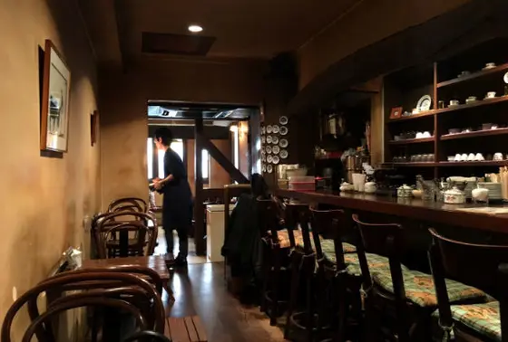 落ち着いた店内