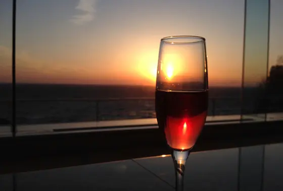 夕陽をみながらワインサービス