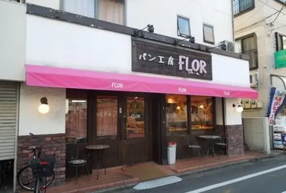 軒先きのテラスで