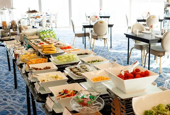 隣のレストラン「スカイバンケット」