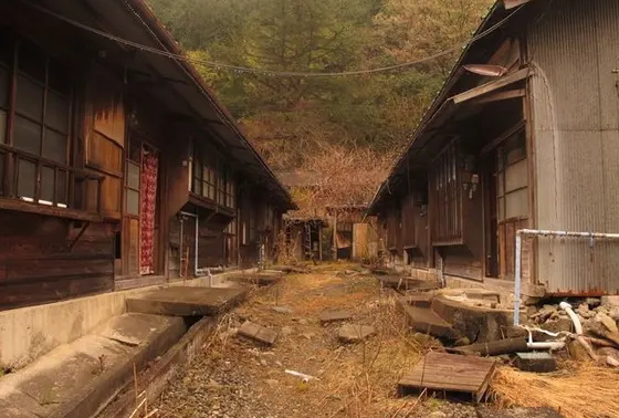 鉱員社宅廃墟