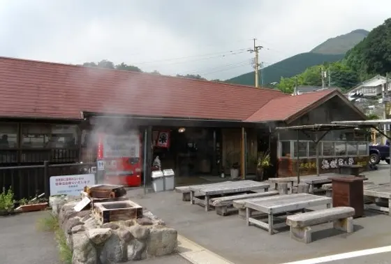 お店の前の地獄釜