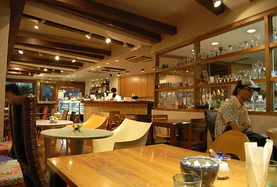 落ち着いた店内