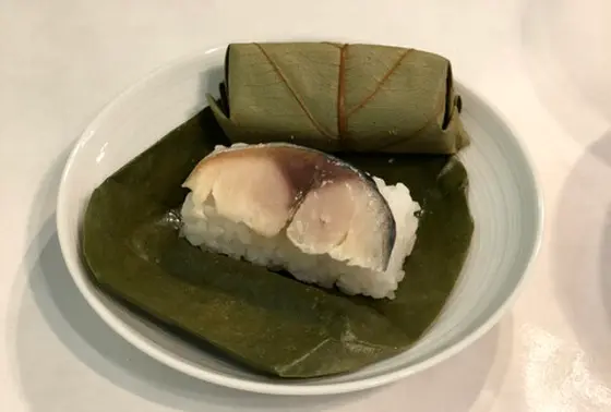 柿の葉寿司　440円（さば2個）