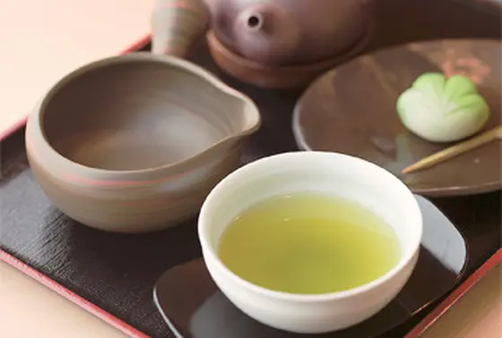 煎茶と和菓子