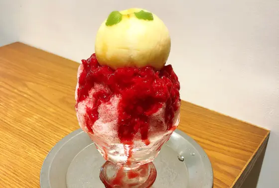 果実園のかき氷まるごと桃　1200円