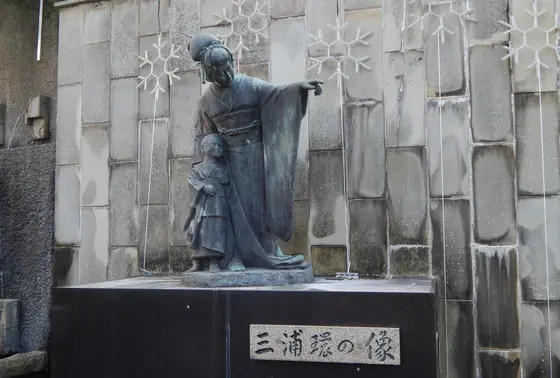 元祖「蝶々夫人」・三浦環像