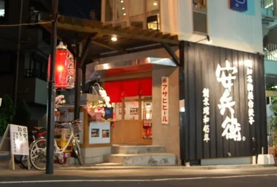 赤提灯が目を引く