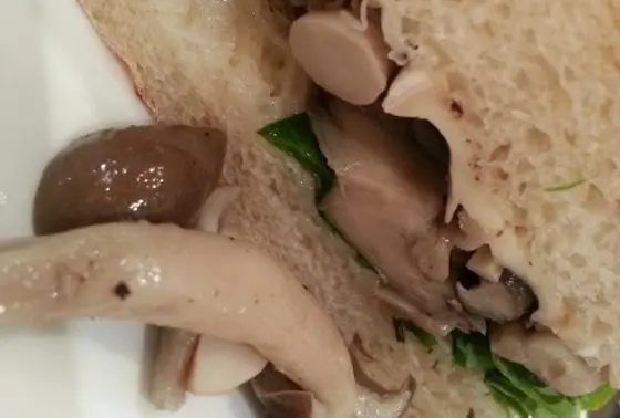 きのこのマリネのパニーニ、美味