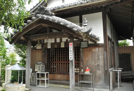 左側が弘法様です