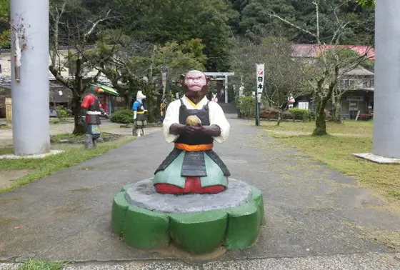 イヌ、サル、キジをお供に