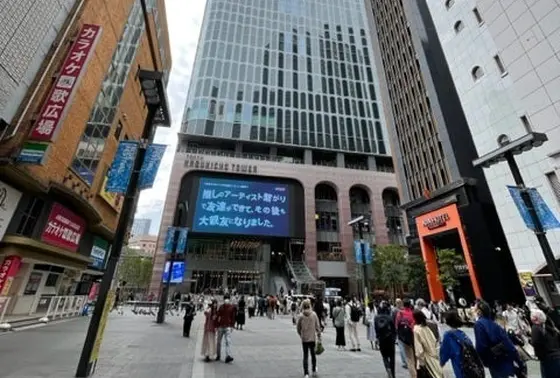 歌舞伎町タワー外観