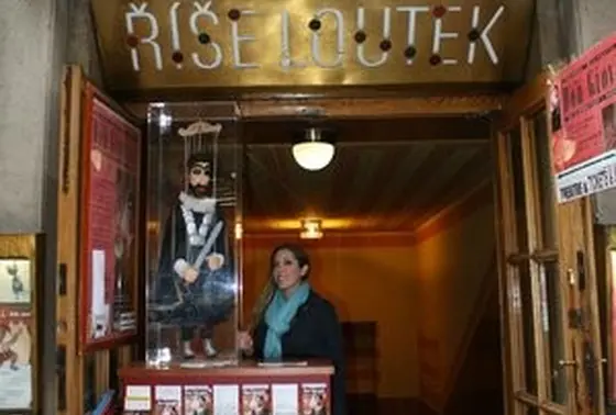 入り口はこんな感じ。路地裏の、うっかりすると見落としてしまいそうな場所にあります。