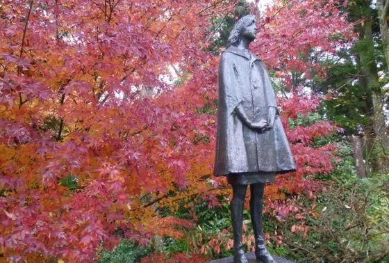 紅葉の箱根彫刻の森美術館