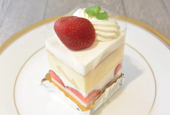 看板メニューは「いちごのスフレケーキ」