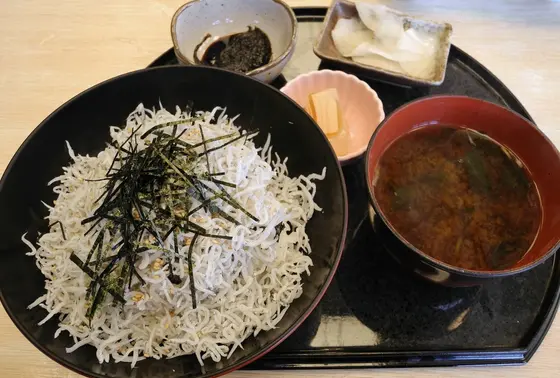 西港あたりで食事を