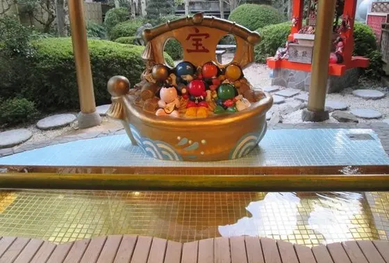 さるぼぼ神社の足湯(ू′o‵ ू)