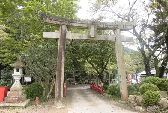 𡶌部神社