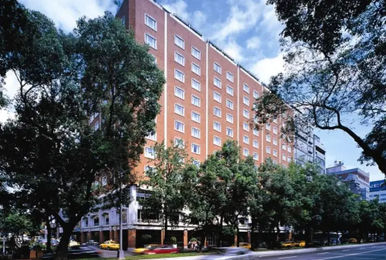 中山駅の近くで便利!