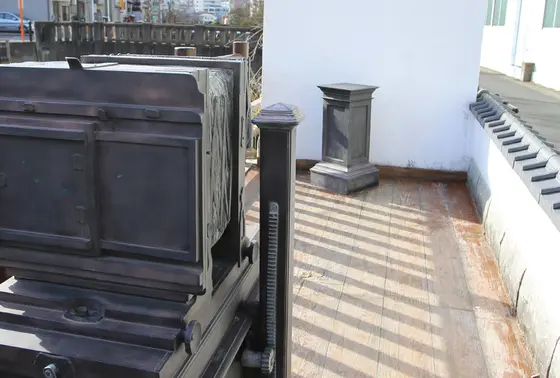 撮影機と撮影台のモニュメント