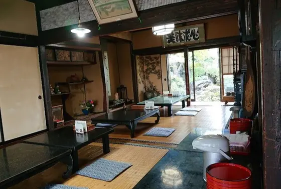 ゆっくりくつろげる店内
