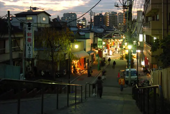 夕暮れ時に広がるノスタルジックな風景