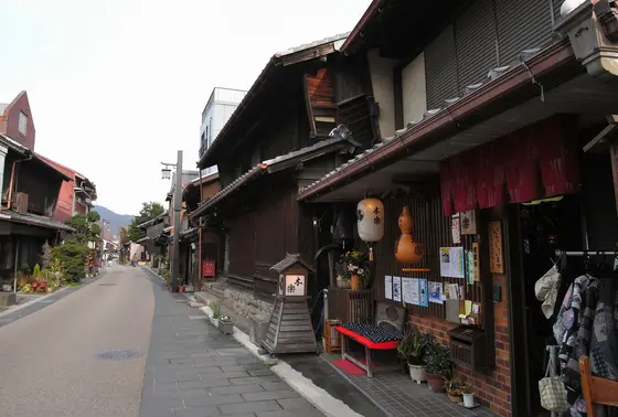 唐突に店がある