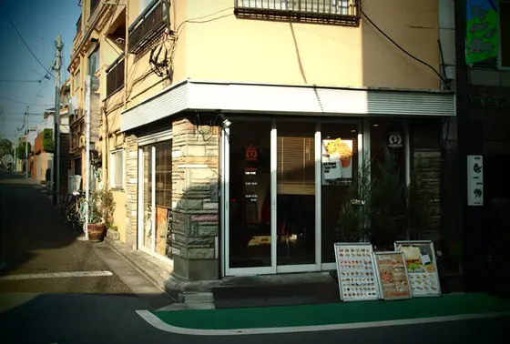 駅から一番街をずーっと登った右手