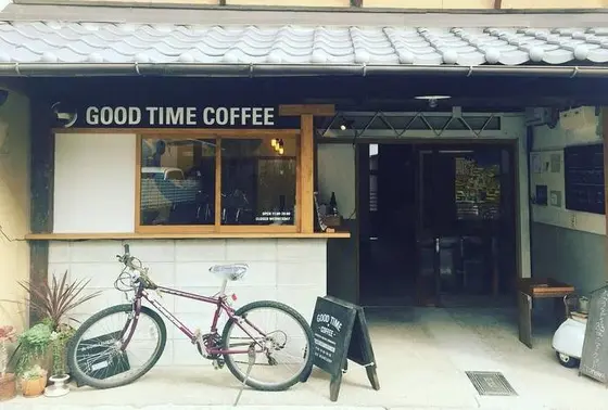 町屋を改装した京都らしい外見や店内