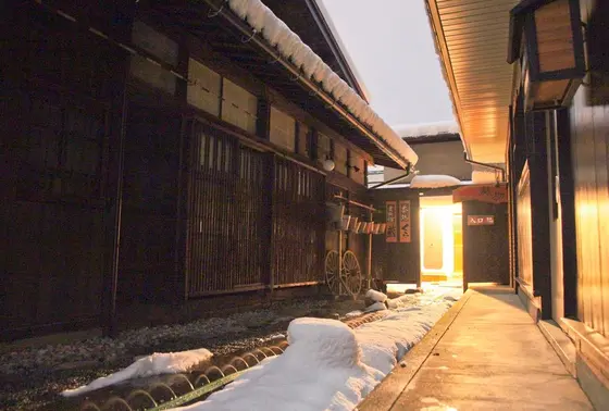 築140年の母屋はとっても風情があってステキ。