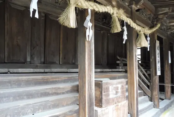 質素（？）な日吉社も…。