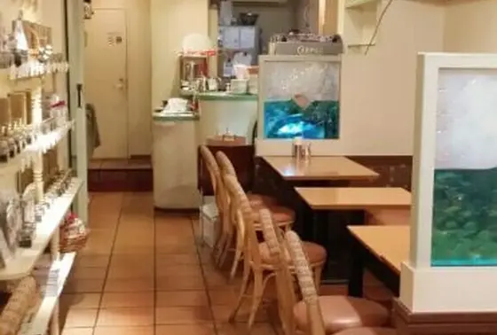 ちょっとレトロな雰囲気の店内